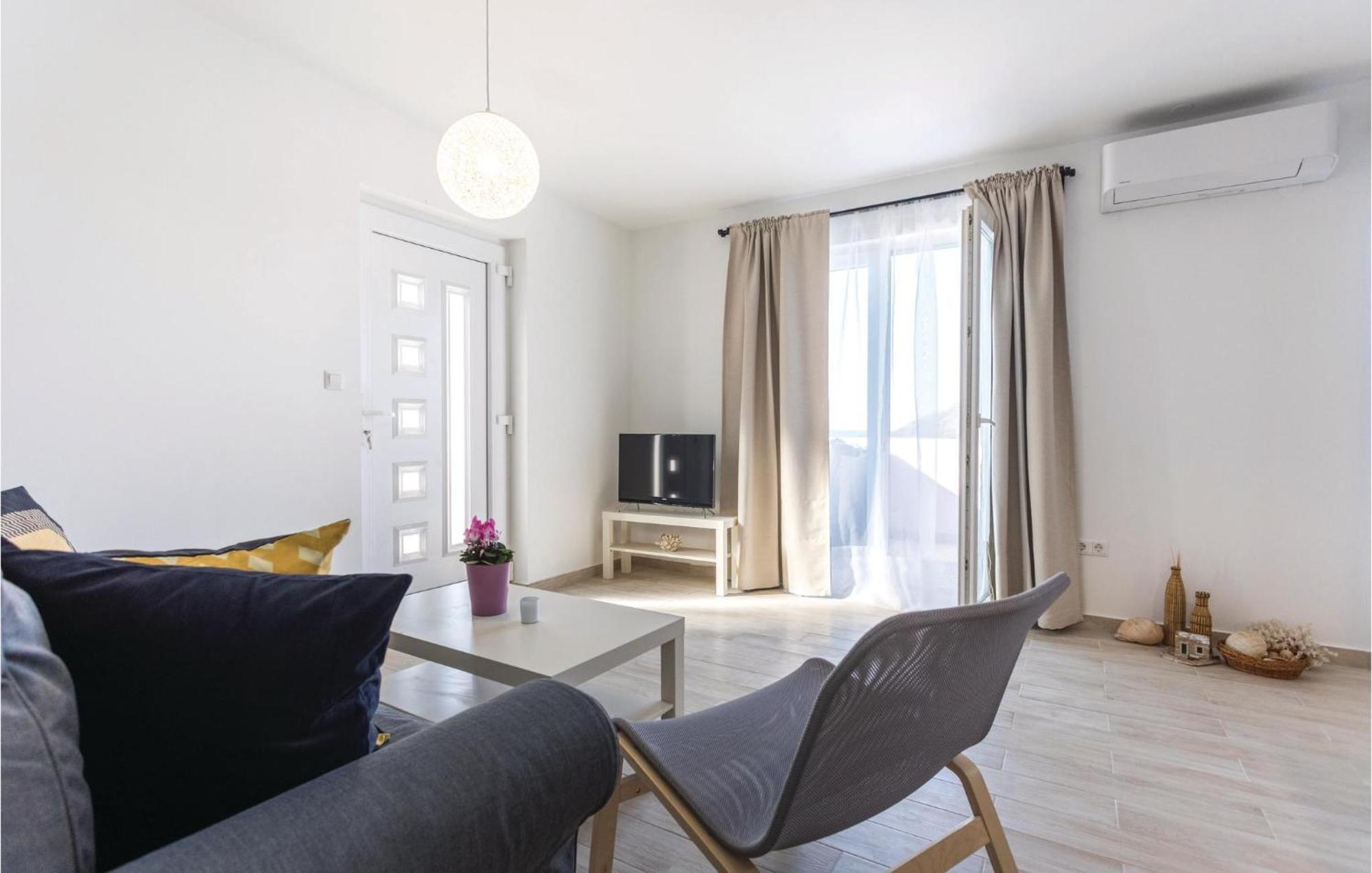 Awesome Apartment In Blace With House Sea View Exterior foto